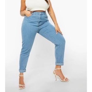 NWOT Boohoo Mom Jeans